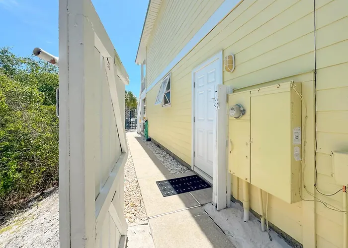 The Yellow House At Herons Walk Pensacola